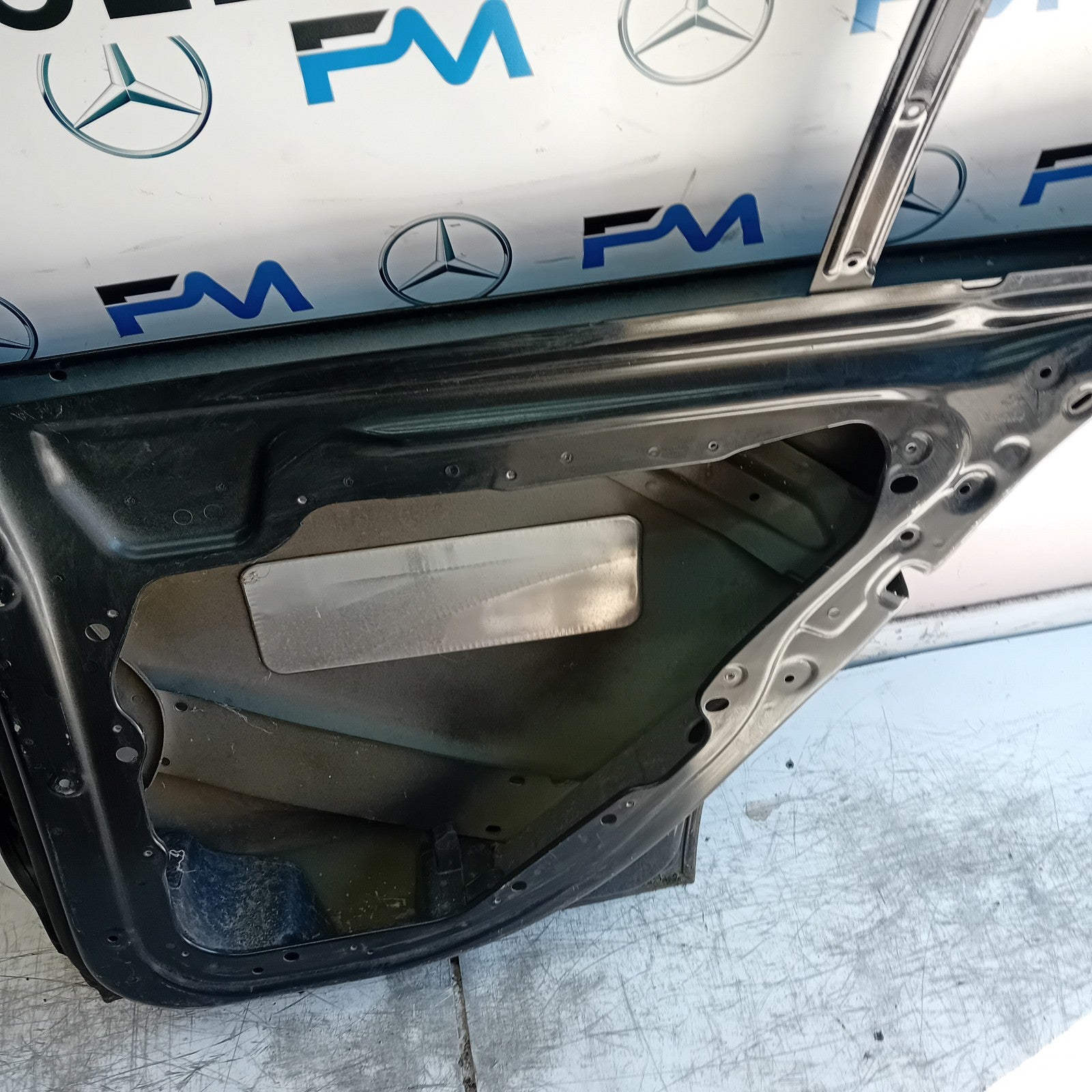 MERCEDES C-CLASS W205 SLN DRIVER REAR DOOR OSR BLACK 2014 ON FMD448