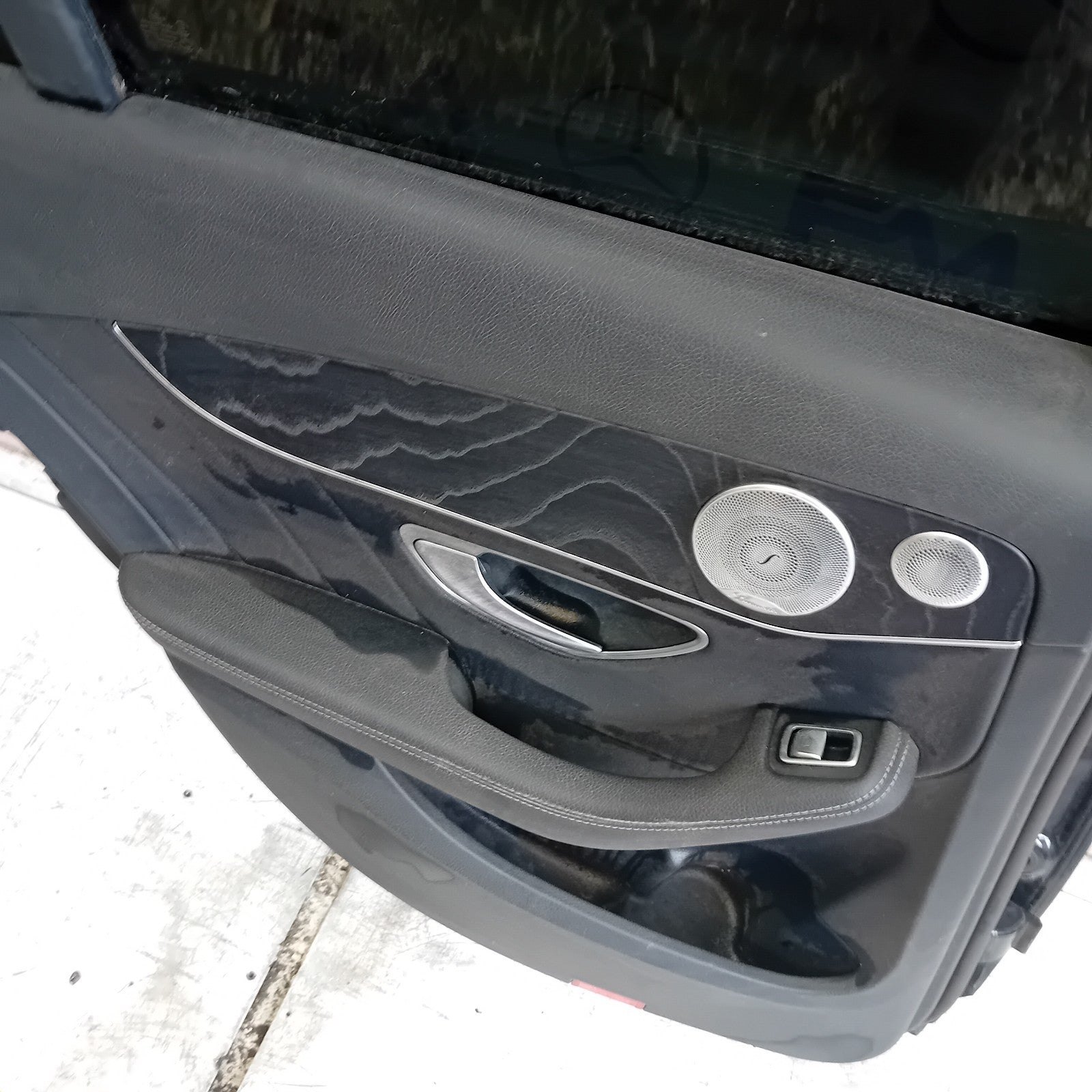 MERCEDES C-CLASS W205 PASSENGER REAR DOOR NSR  2014 ON BLACK COMPLETE FMD357