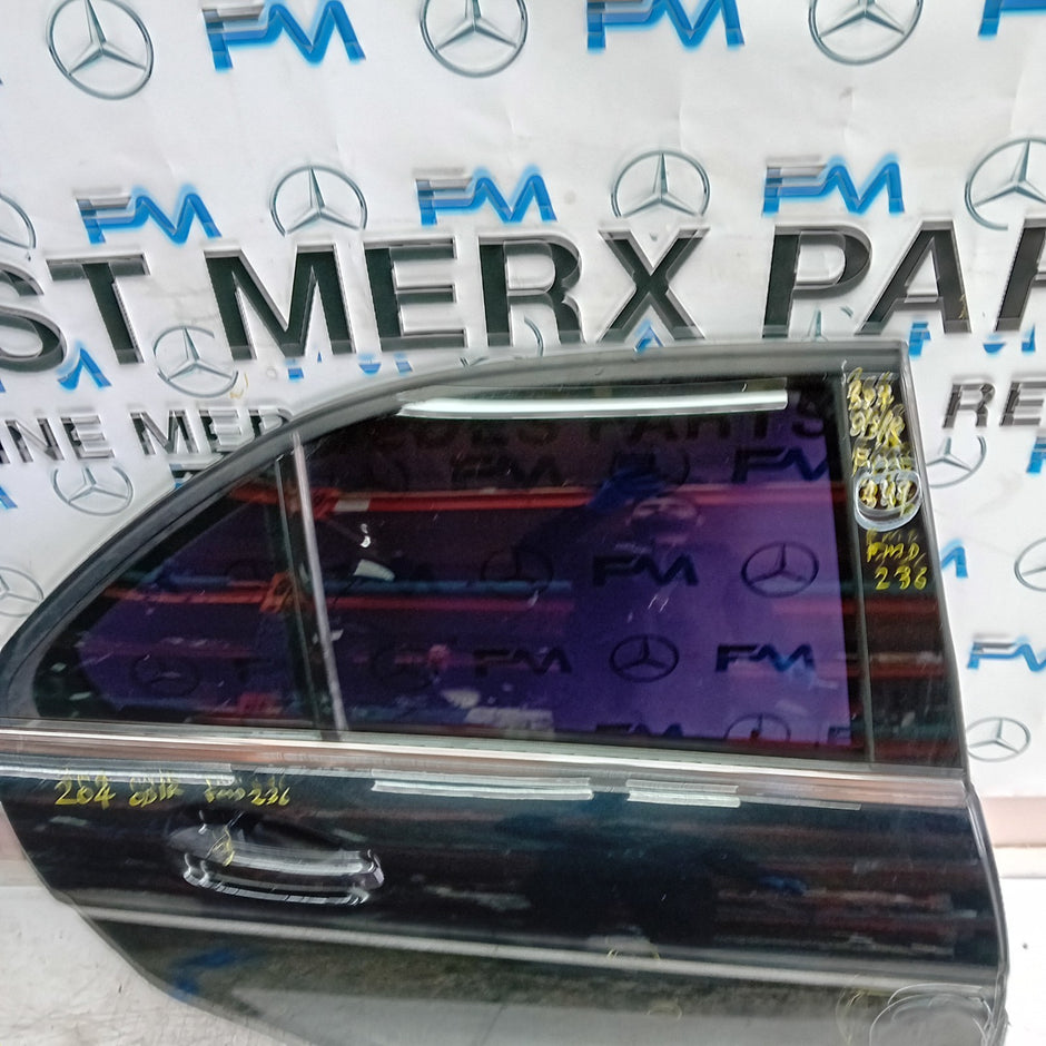 MERCEDES BENZ C-CLASS W204  DRIVER REAR DOOR OSR BLACK 2008-14 COMPLETE FMD236