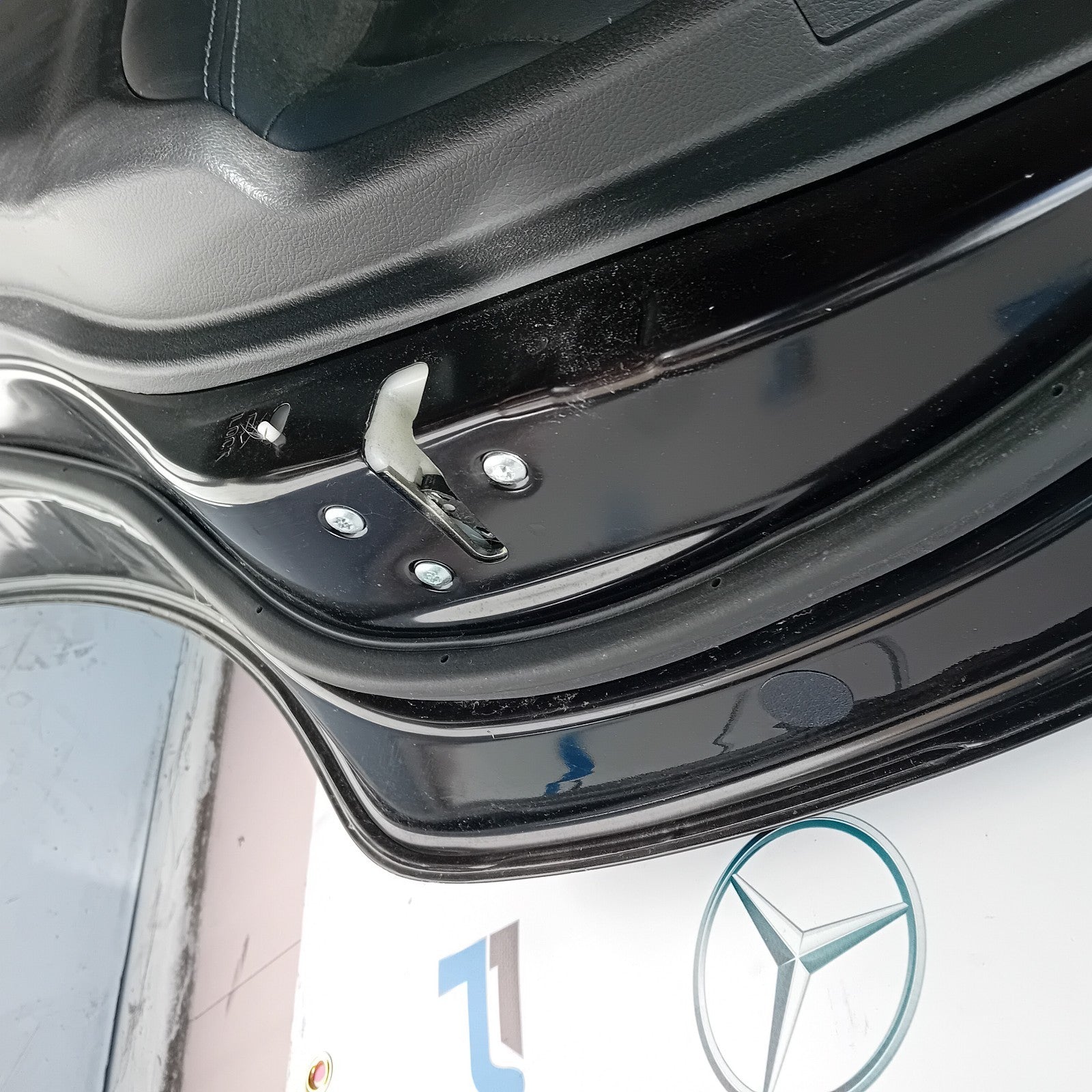 MITSUBISH OUTLANDER MK3 DRIVER SIDE REAR DOOR OSR BLACK 2013 COMPLETE FMD190
