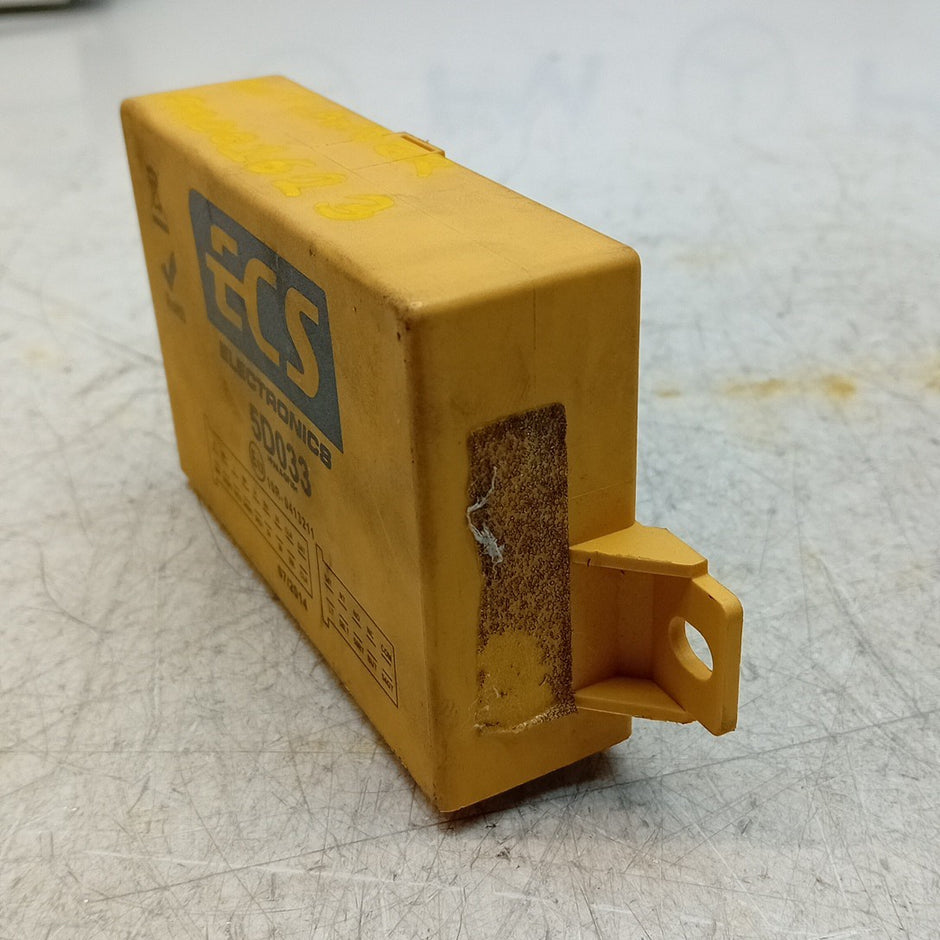 MITSUBISHI OUTLANDER MK3 TOW TRAILER CONTROL MODULE  2014-2021 FM001623