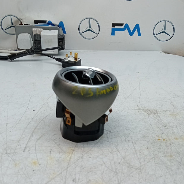 MERCEDES BENZ C-CLASS W205 DASHBOARD AIR VENT 2016 A2058304400 FM001520