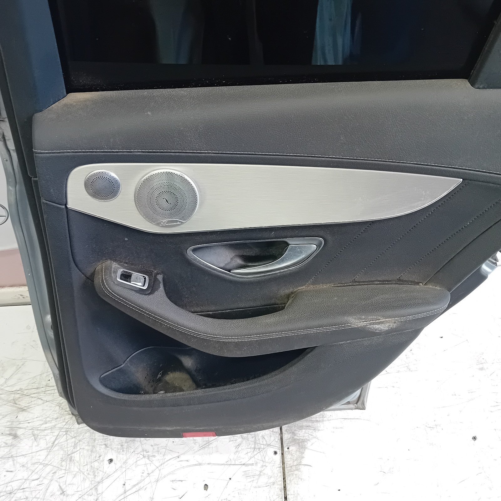MERDEDES C-CLASS W205 DRIVER SIDE REAR DOOR OSR WHITE 2014 ON COMPLETE FMD183