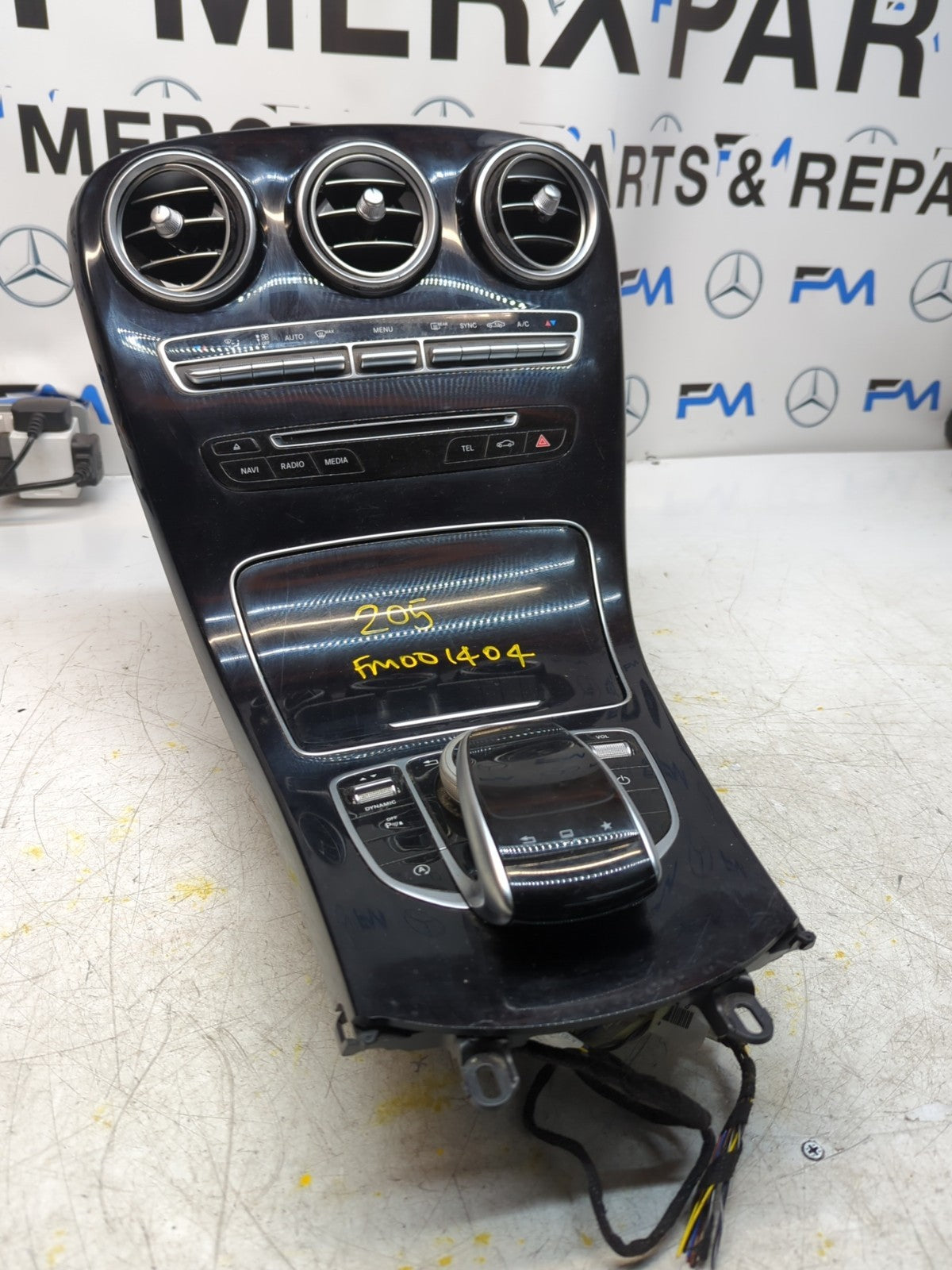  MERCEDES E-CLASS W205 CENTRE CONSOLE + 3 AIR VENT A2054402032 FM001404
