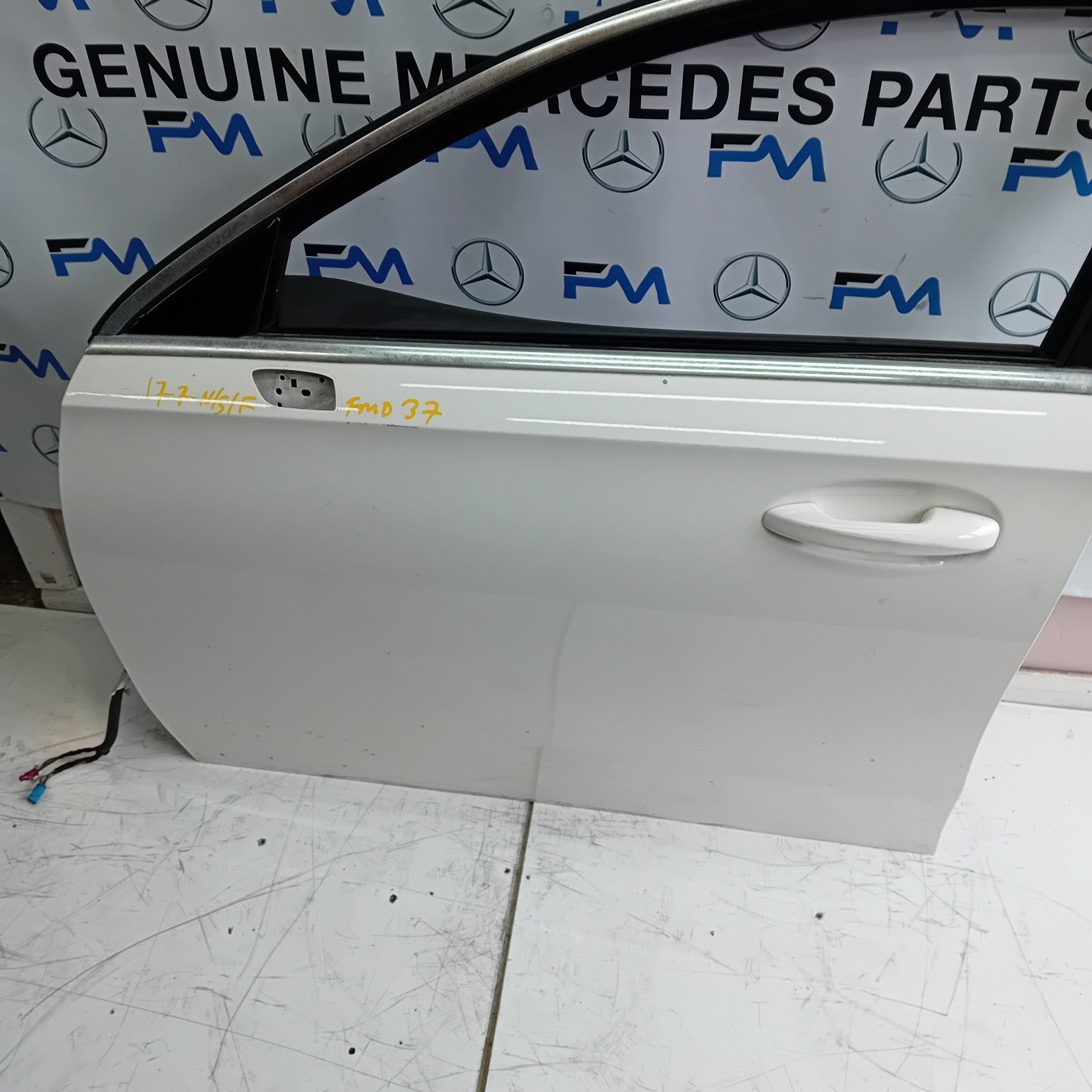 MERCEDES C-CLASS W177 PASSENGER SIDE FRONT DOOR N/S/F COMPLETE WHITE FMD37
