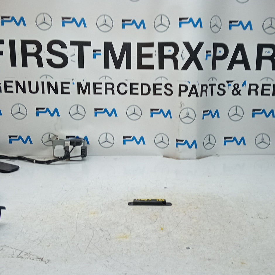 MERCEDES BENZ  E-CLASS W206 KEYLESS ENTRY ANTENNA  A2239052200 FM001317