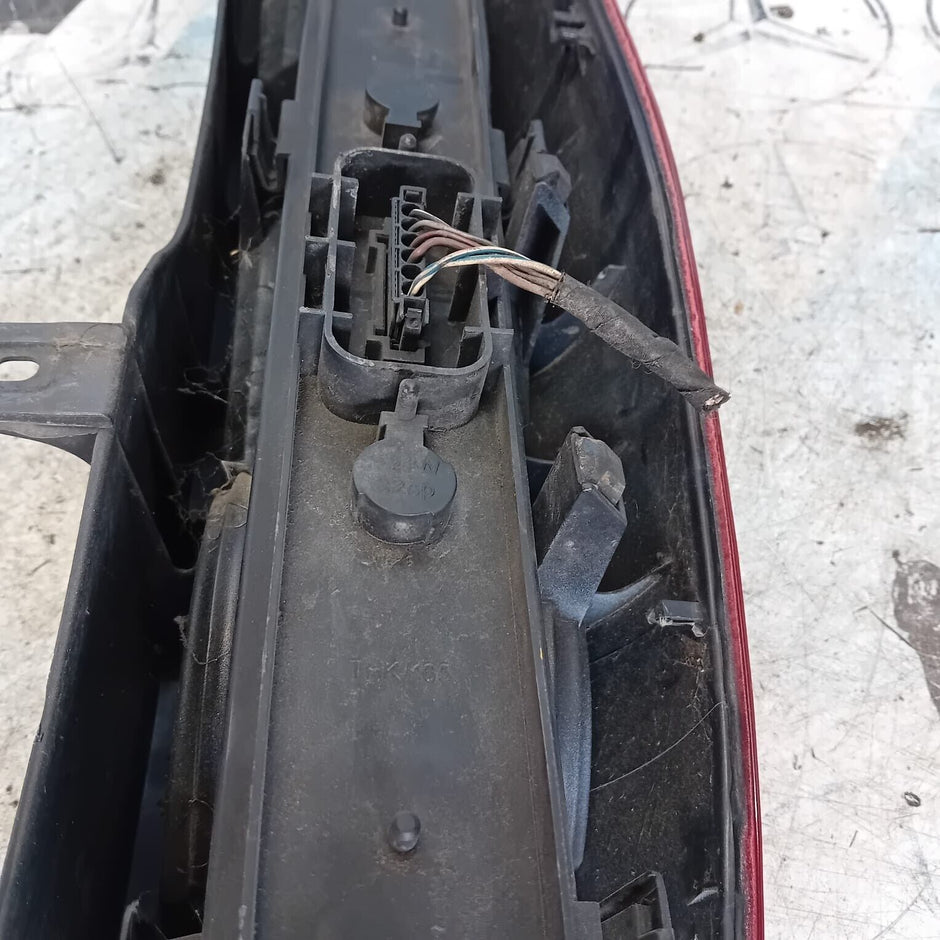 MERCEDES VITO W639 REAR  PASSENGER SIDE  ( NEAR SIDE ) TAIL LIGHT