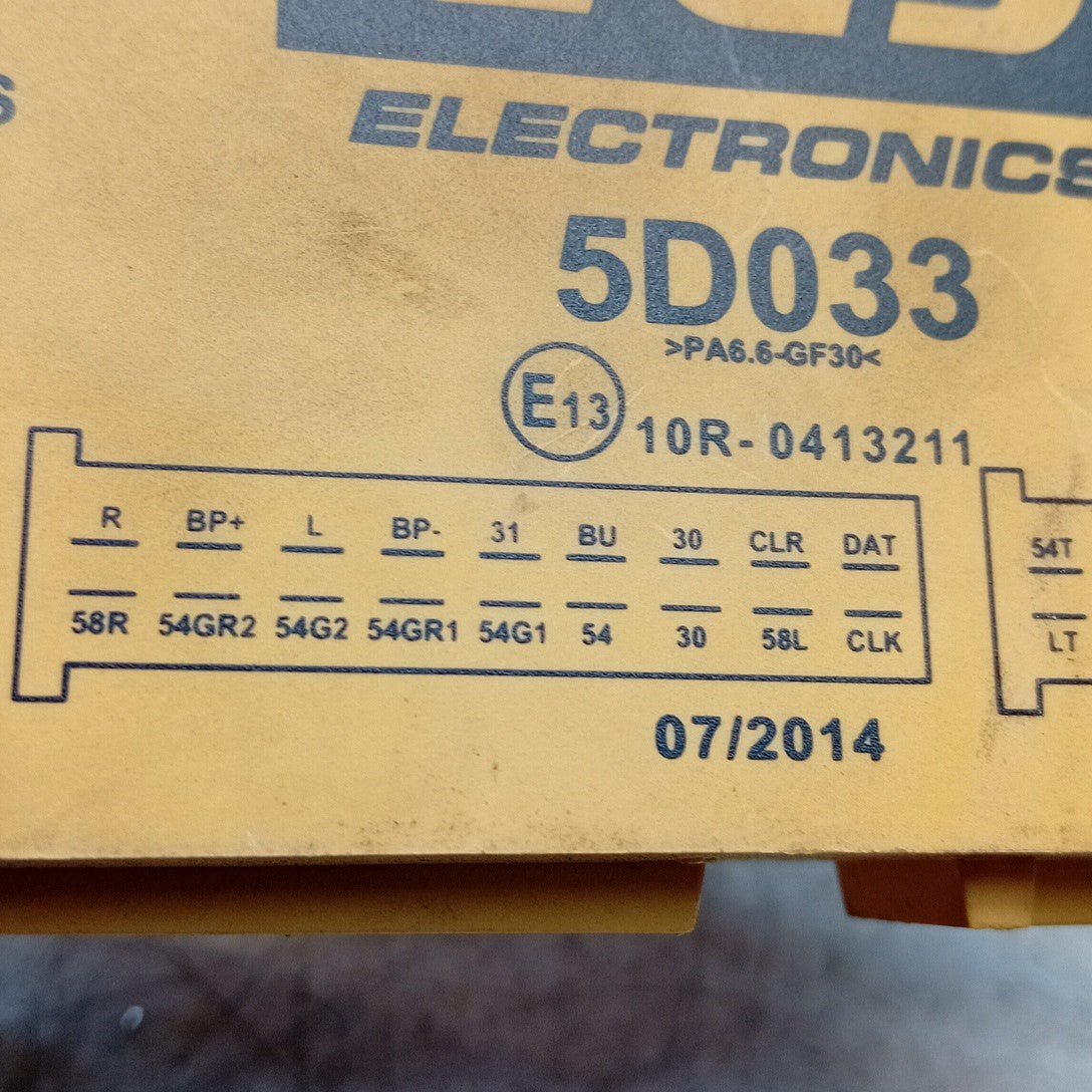 MITSUBISHI OUTLANDER MK3 TOW TRAILER CONTROL MODULE  2014-2021 FM001623