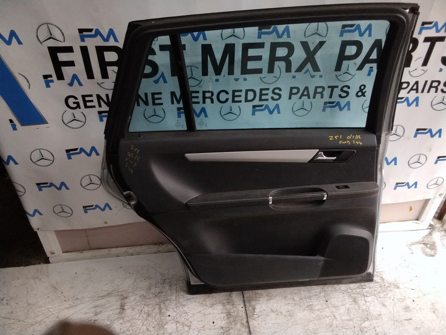 MERCEDES R-CLASS W251 PASSENGER REAR DOOR NSR SILVER 2005-12 COMPLETE FMD344