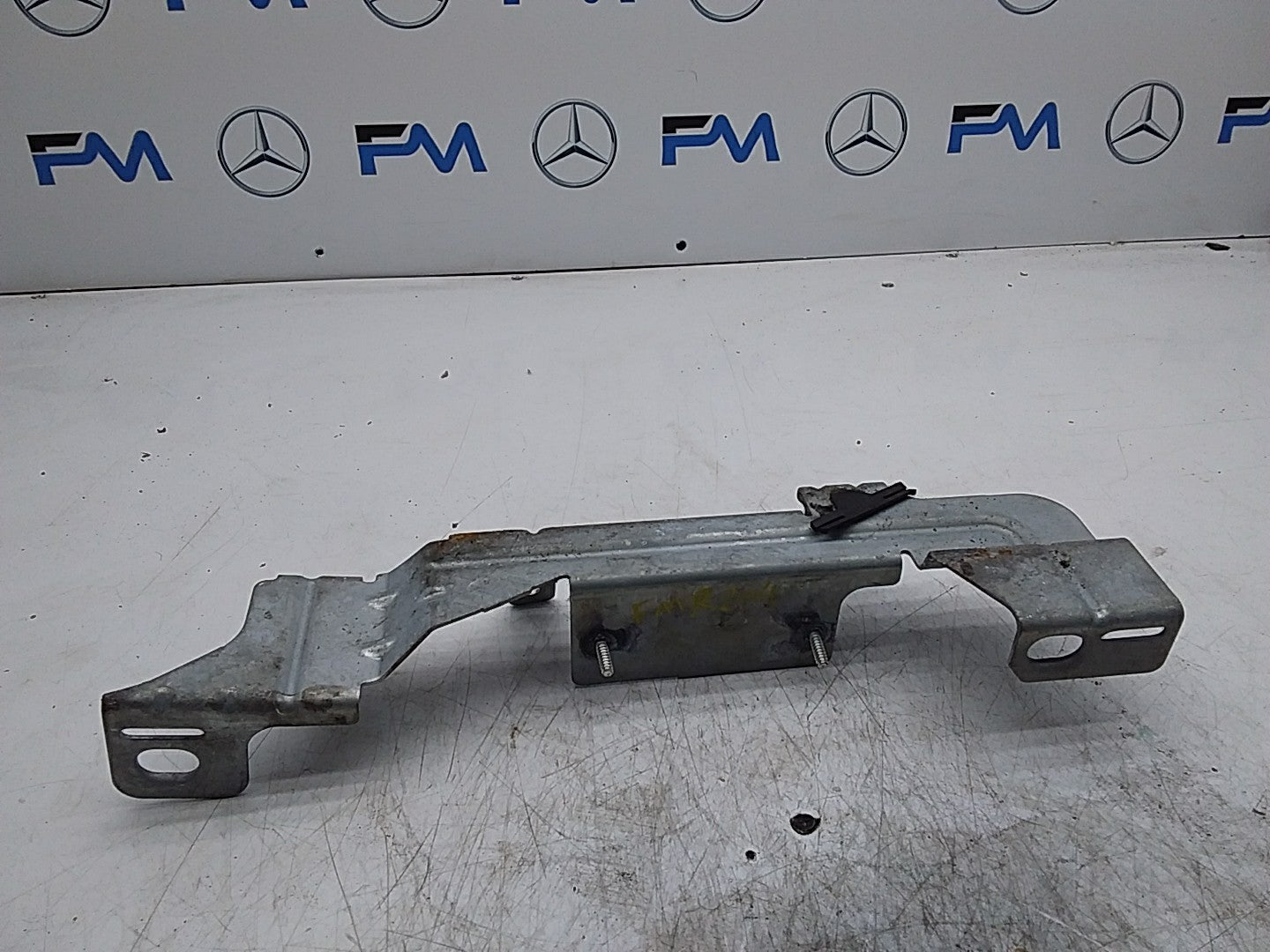 MERCEDES BENZ  C-CLASS W206 MOUNTING BRACKET A2066911100 FMR204