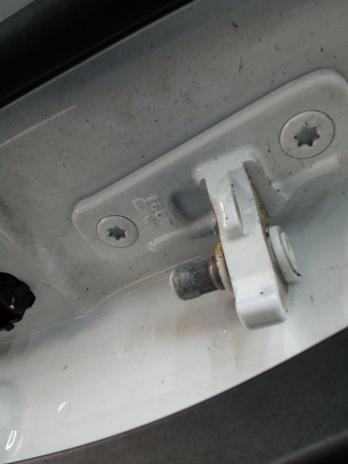 MERCEDES E CLASS W213 SALOON PASSENGER REAR DOOR (NEAR SIDE REAR) WHITE FMD22
