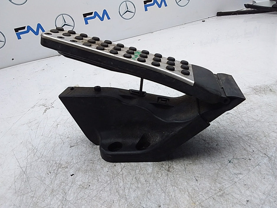 MERCEDES C-CLASS W205 ACCELERATOR THROTTLE GAS PEDAL A2053000104 FMR286