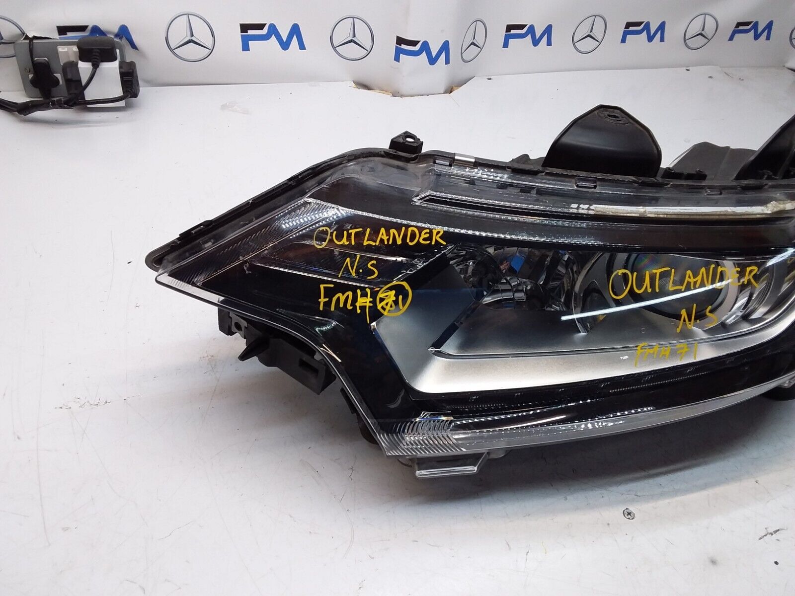 MITSUBISHI OUTLANDER MK3 2016 HEADLIGHT PASSENGER SIDE LEFT L0094I OBL8 FMH71