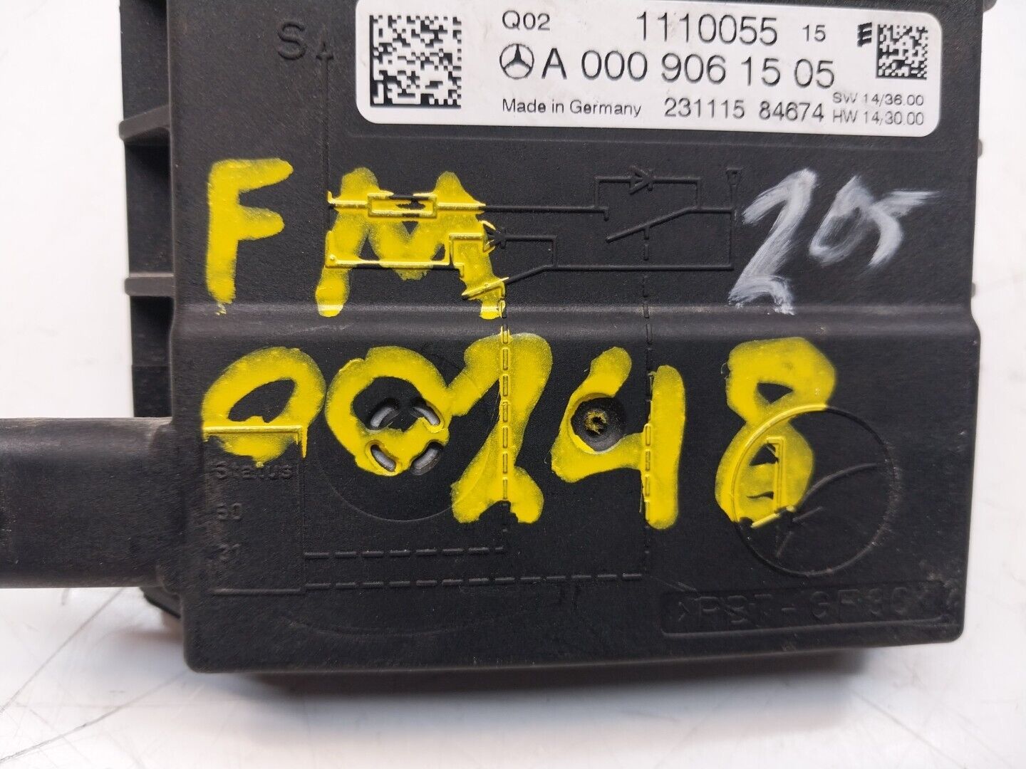 Mercedes W213 W205 W218 W238 W253 Negative Battery Tray Clamp A0009061505FM00248