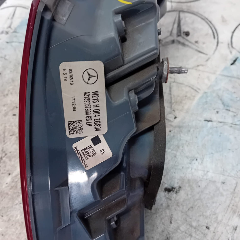 MERCEDES BENZ E-CLASS W213 E63 PASSENGER SIDE (NEAR SIDE) REAR LIGHT A2139067900