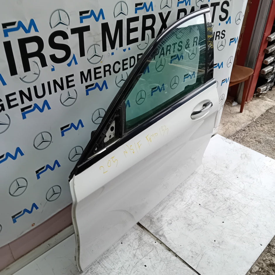 MERCEDES BENZ C-CLASS W205 PASSENGER SIDE FRONT DOOR N/S/F  WHITE FMD133