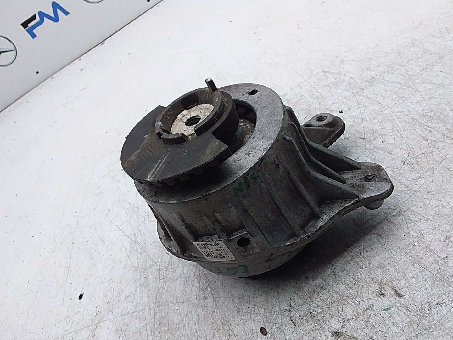 MERCEDES BENZ  C-CLASS  W205  ENGINE MOUNT LEFT NS A2052406617 FMR353