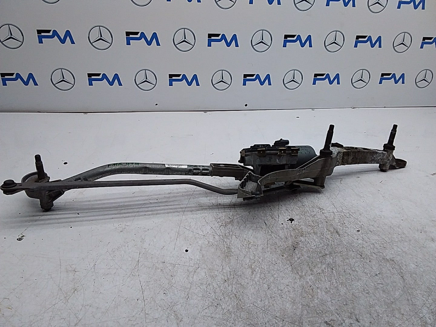 MERCEDES BENZ  E-CLASS W212 WIPER MOTOR FRONT AND LINKAGE A2128201340 FMR474
