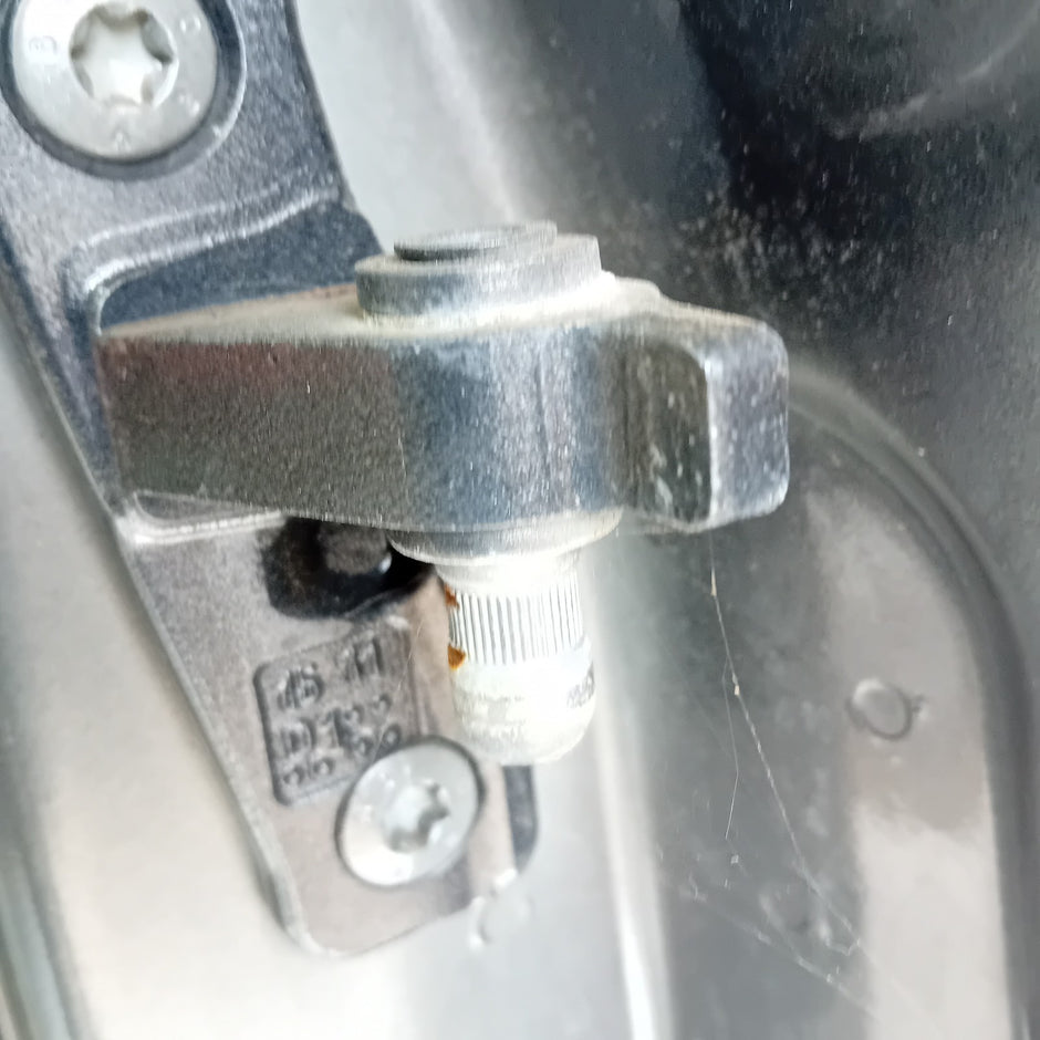 MERCEDES BENZ E-CLASS W213 PASSENGER SIDE FRONT DOOR N/S/F COMPLETE GREY FMD48