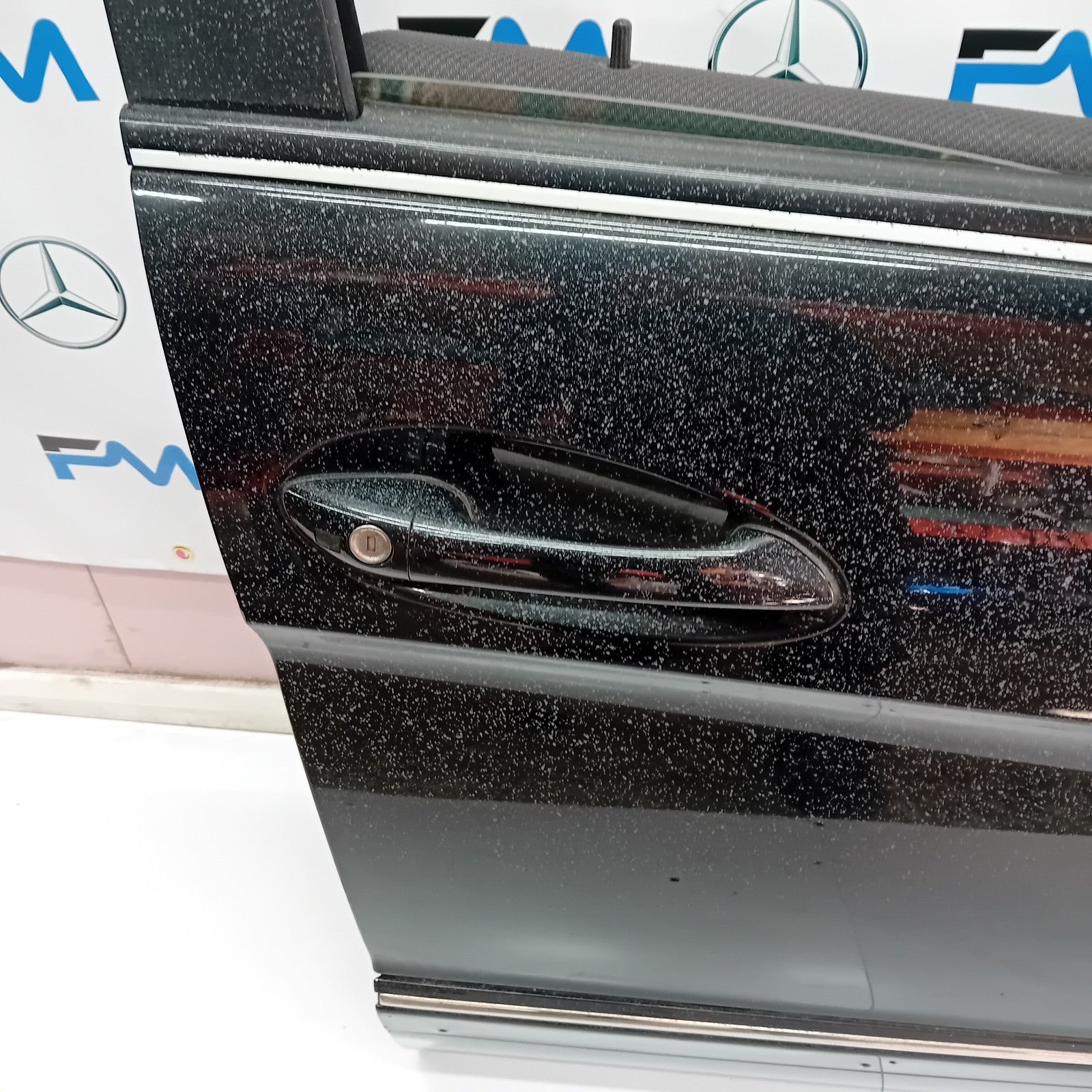 MERCEDES BENZ B-CLASS  W245  DRIVER SIDE FRONT DOOR ( OFF SIDE FRONT ) FM01