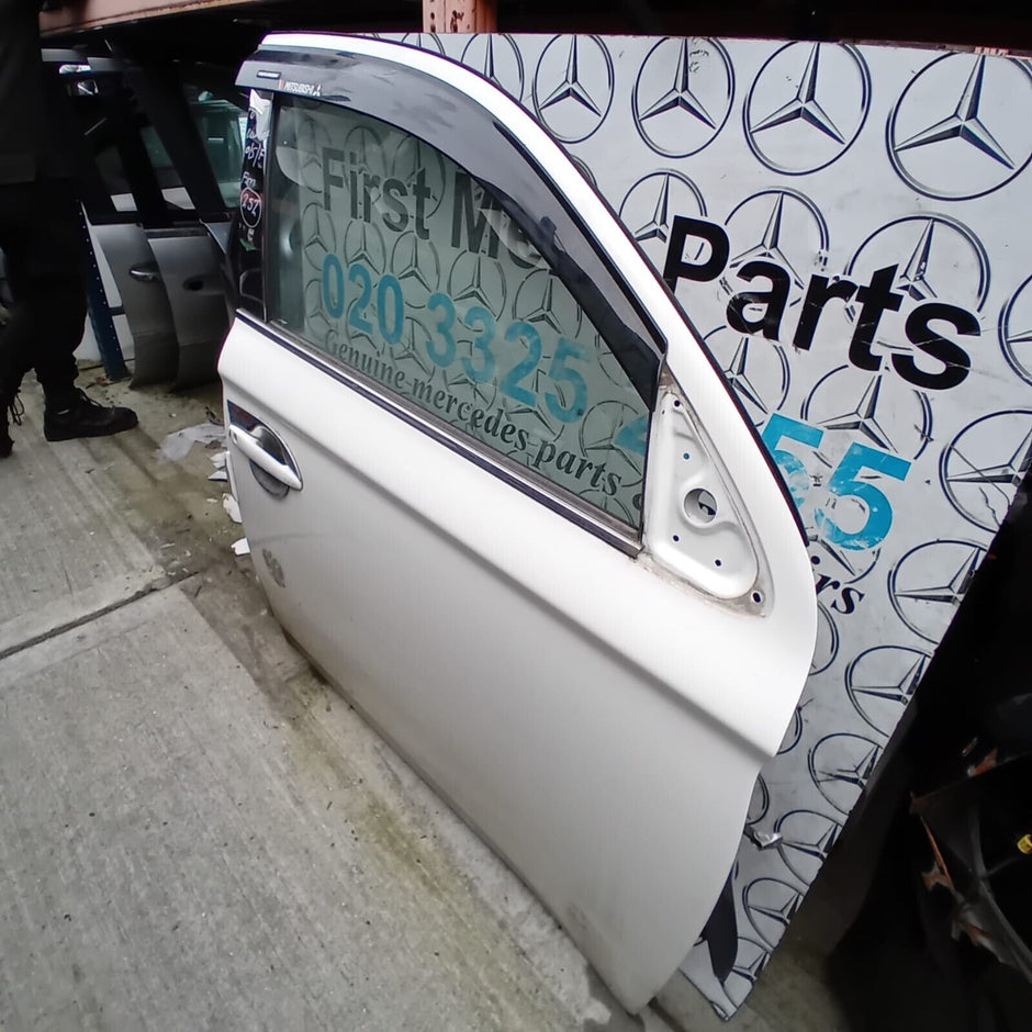 MITSUBISHI OUTLANDER DRIVER SIDE FRONT DOOR ( OFF SIDE FRONT )