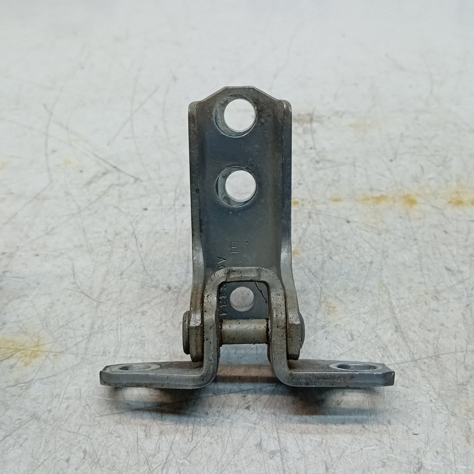 MITSUBISHI OUTLANDER MK3  FRONT DOOR HINGE PANEL E1 A046834 FM001646