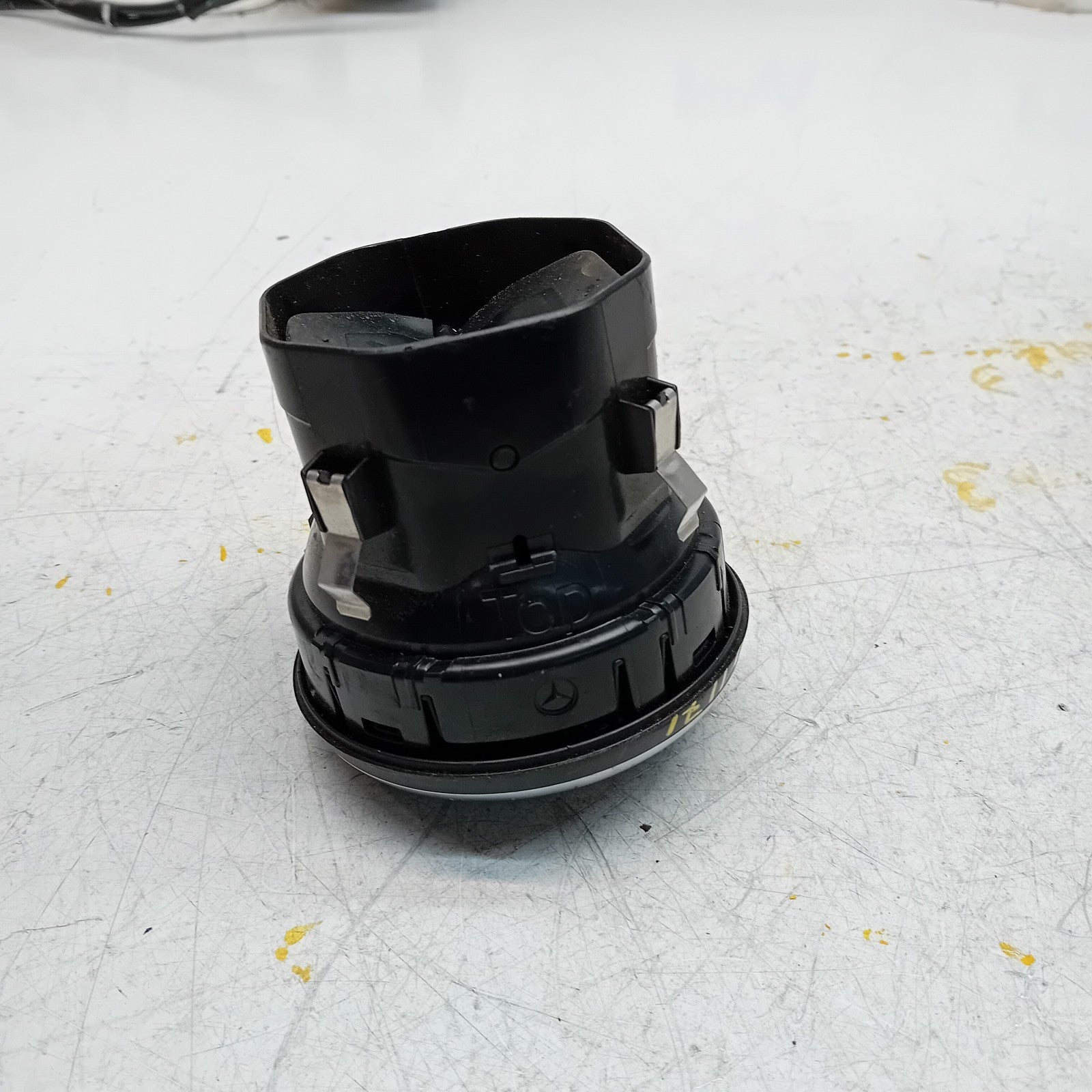 MERCEDES CLA-CLASS W117 DASHBOARD AIR VENT CENTRE SIDE 2015 FM001171