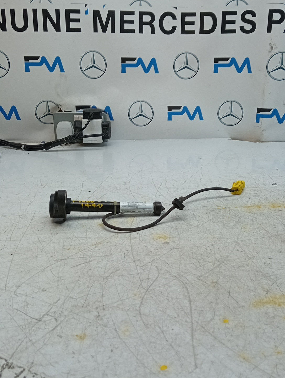 MERCEDES E-CLASS W213 BONNET PEDESTRIAN ACTUATOR A2139062201 2017 FM001440