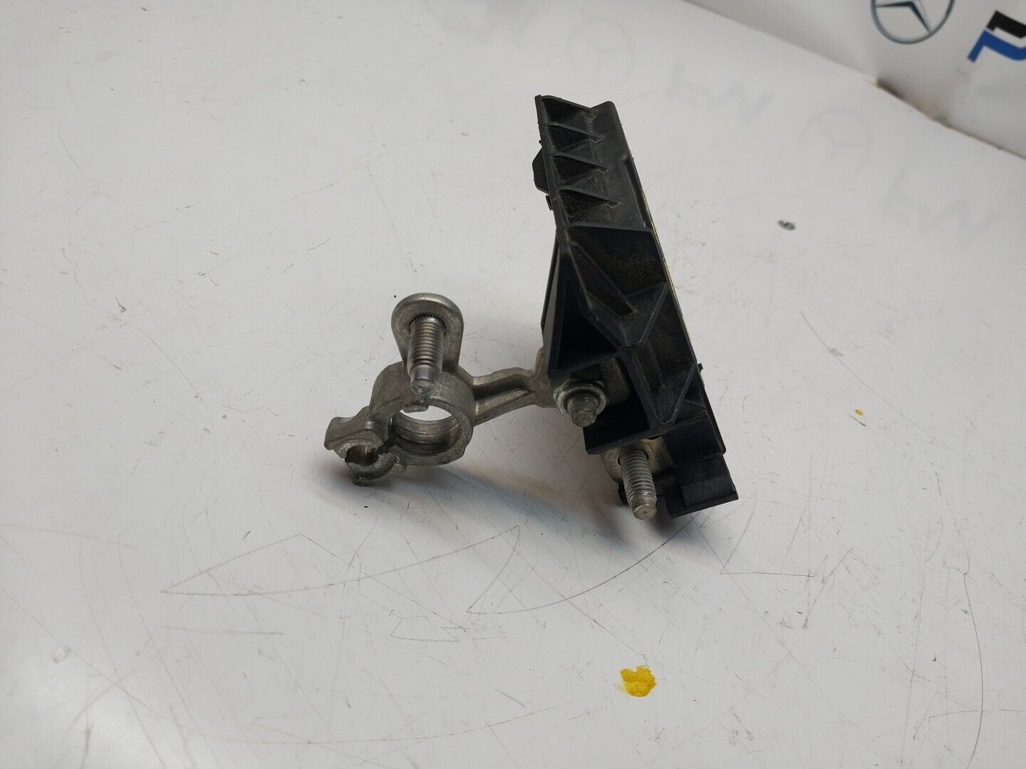 Mercedes W213 W205 W218 W238 W253 Negative Battery Tray Clamp A0009061505FM00248