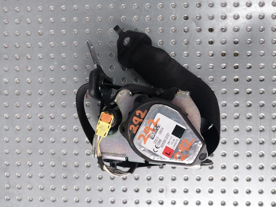 MERCEDES GLE W292 NEAR SIDE REAR SEAT BELT OEM A2928600185