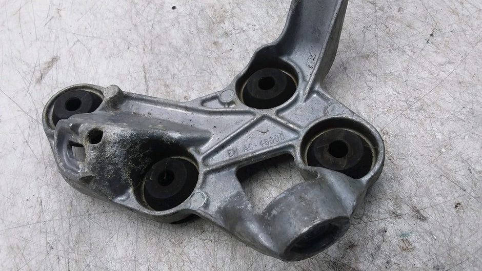 MERCEDES BENZ C-CLASS  ABS PUMP MOUNTING BRACKET A2054312240  FMR395