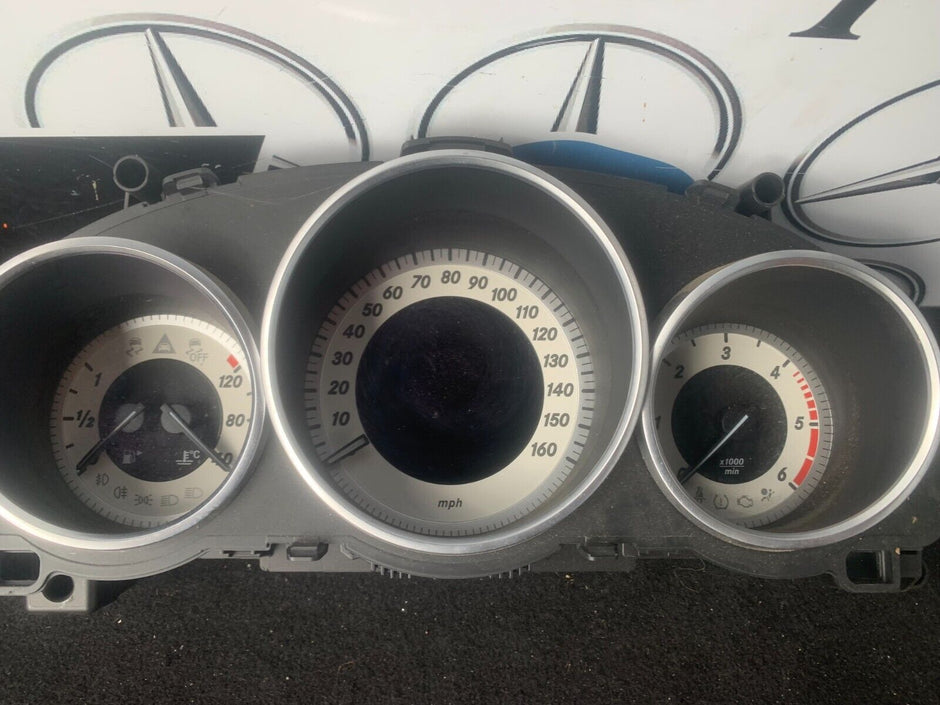 2015 MERCEDES E CLASS 2.1L Diesel Speedometer Speedo Clocks A2129007329