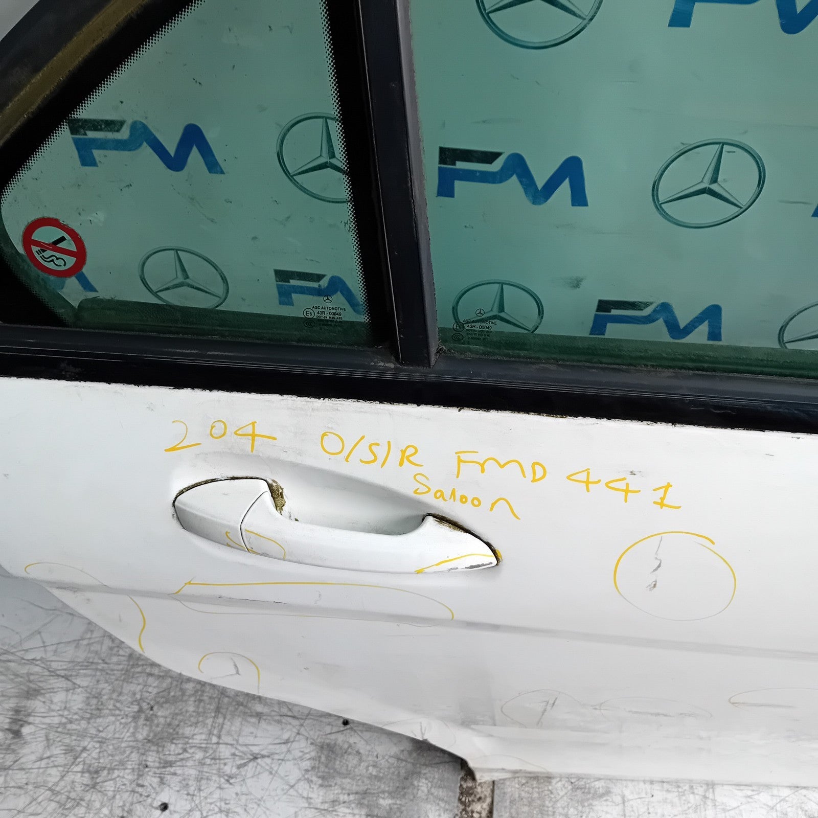 MERCEDES C-CLASS W204 SLN DRIVER REAR DOOR OSR WHITE 2008-2014 COMPLETE FMD441