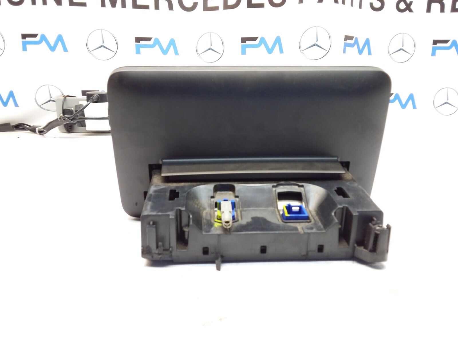 MERCEDES C-CLASS W205 2014 SAT NAV MULTIMEDIA SCREEN A2059004113 FM00677