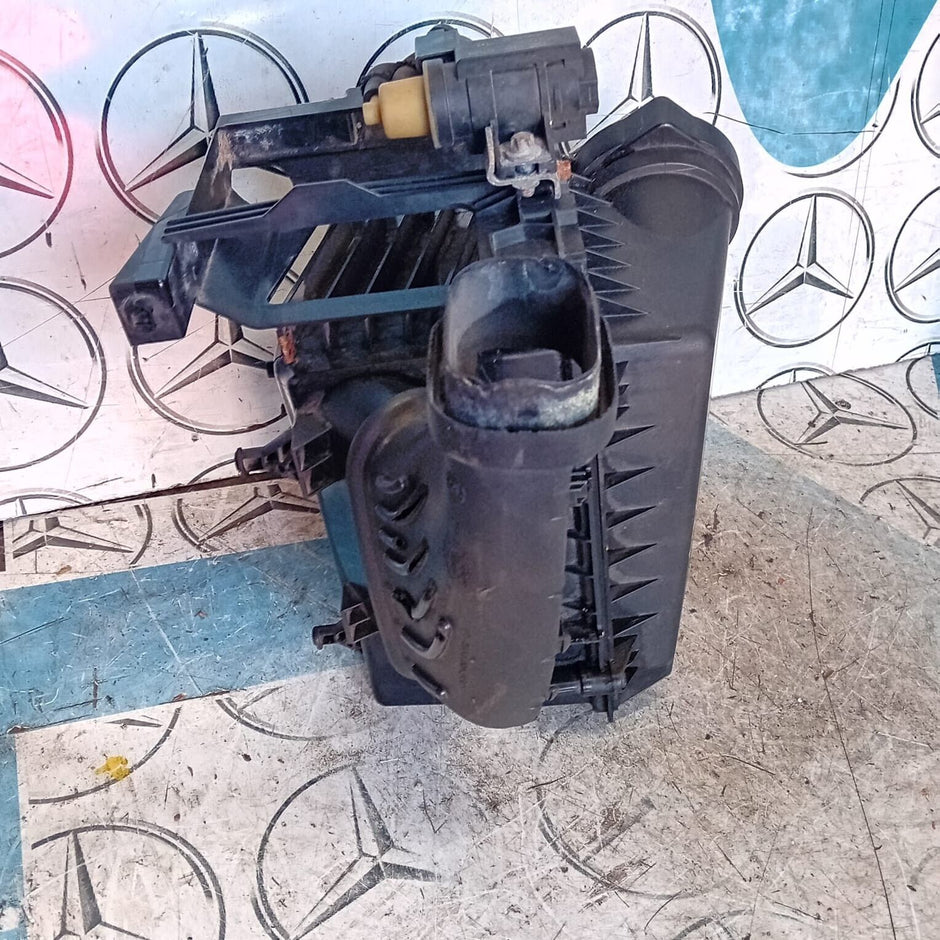 MERCEDES BENZ A-CLASS W176 1.5 DIESEL AIR FILTER BOX HOUSING  A6070900101