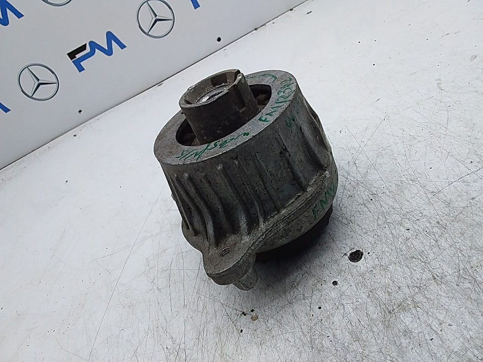 MERCEDES BENZ  C-CLASS  W205  ENGINE MOUNT LEFT NS A2052406817 FMR342