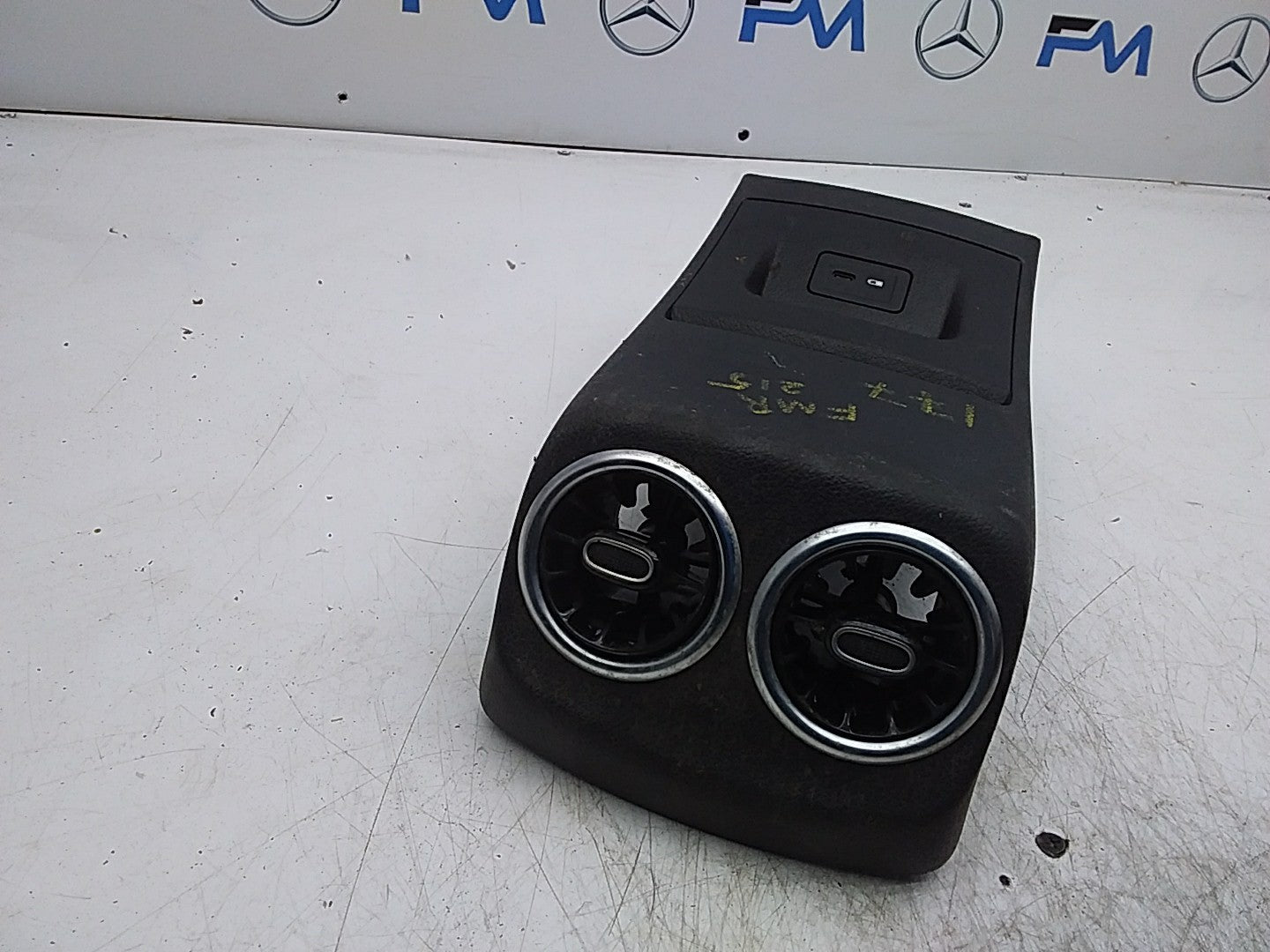 MERCEDES BENZ  A-CLASS W177 REAR CENTRE AIR VENTS  A1778309200 FMR215