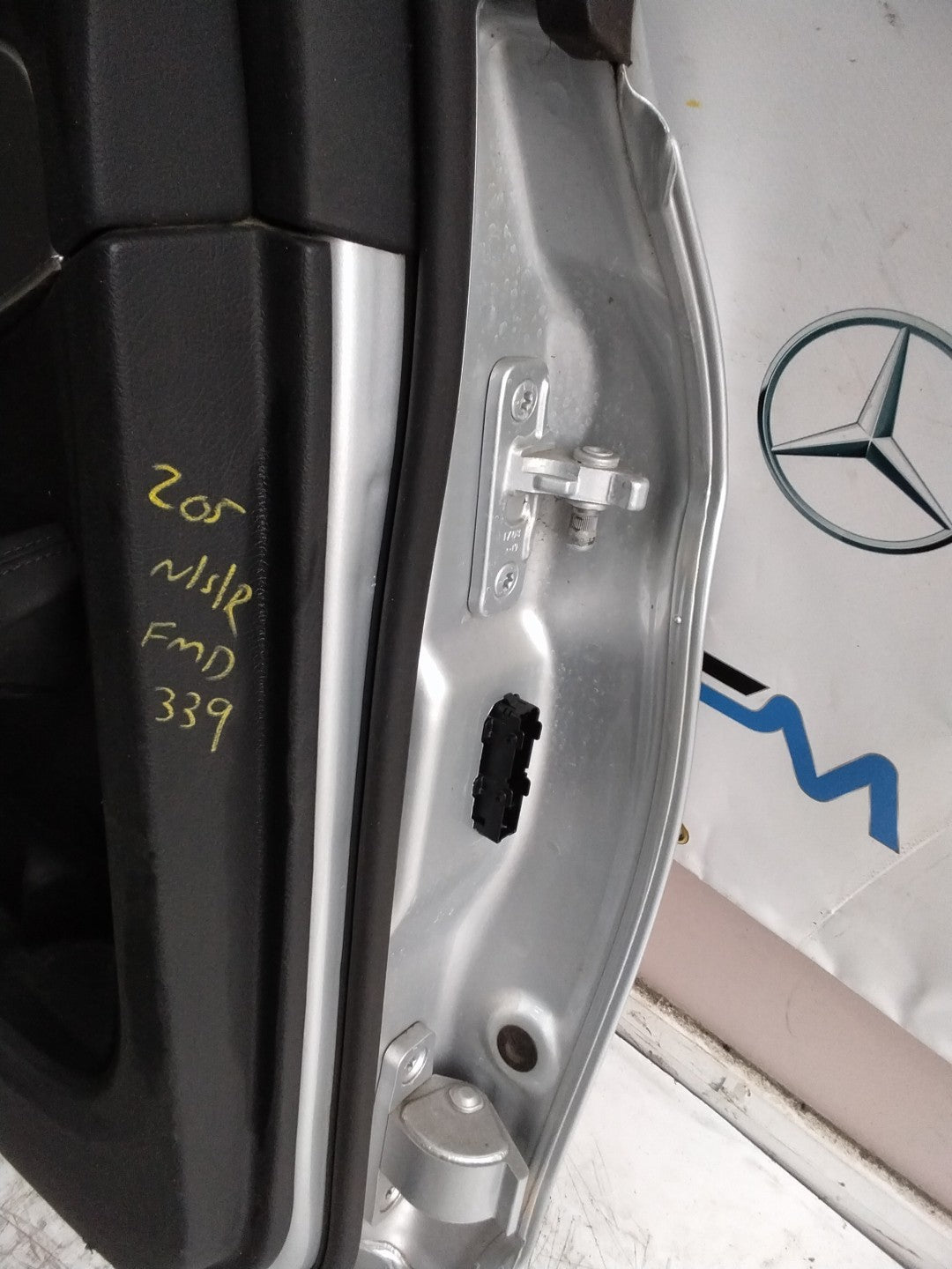 MERCEDES C-CLASS W205 SLN PASSENGER REAR DOOR NSR SILVER 2014 ON COMPLETE FMD339