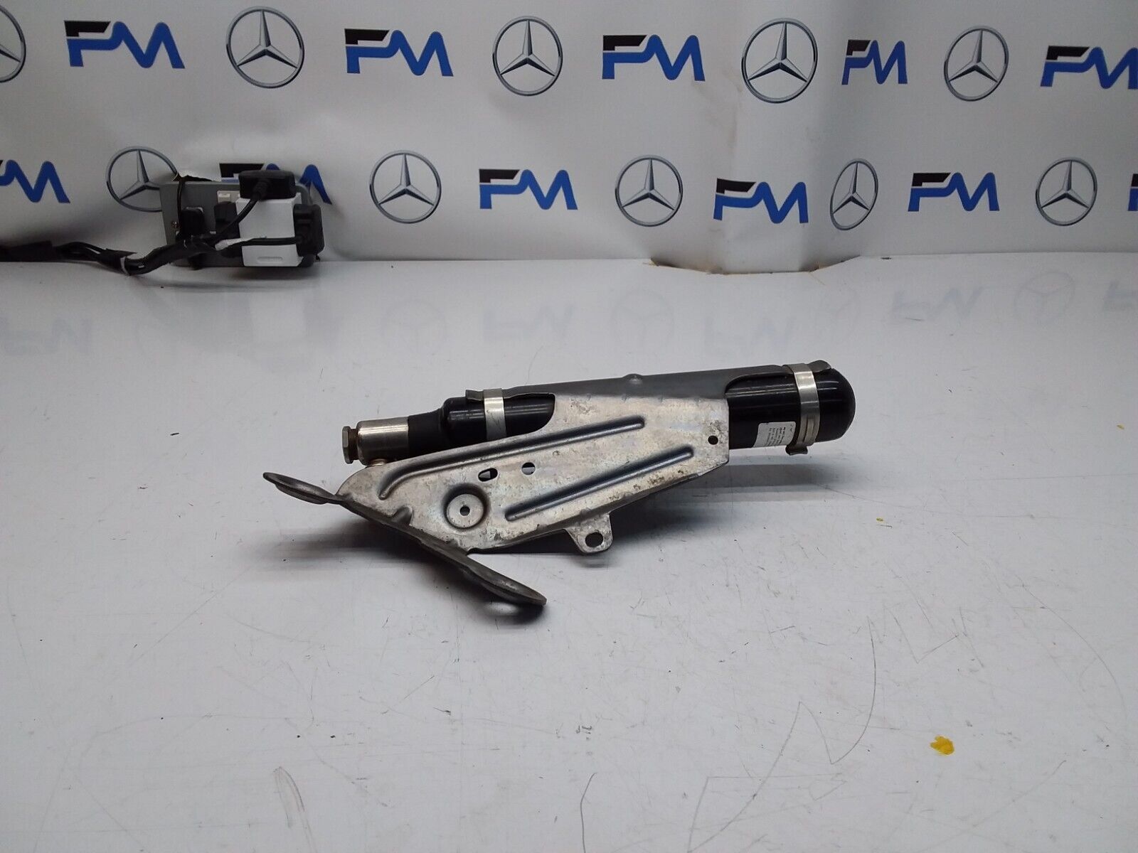 MERCEDES C-CLASS GAS GENERATOR ACCIDENT PROTECTION 2017 A2058604700 FM00315
