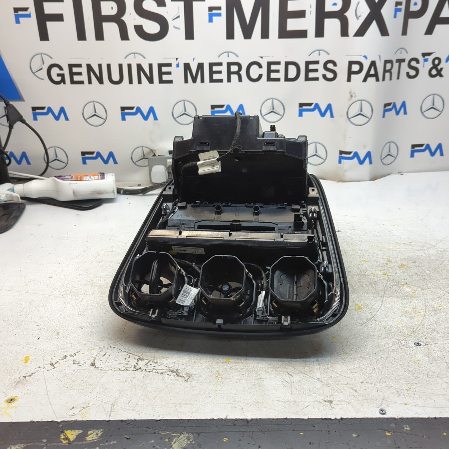  MERCEDES E-CLASS W205 CENTRE CONSOLE + 3 AIR VENT A2054402032 FM001406
