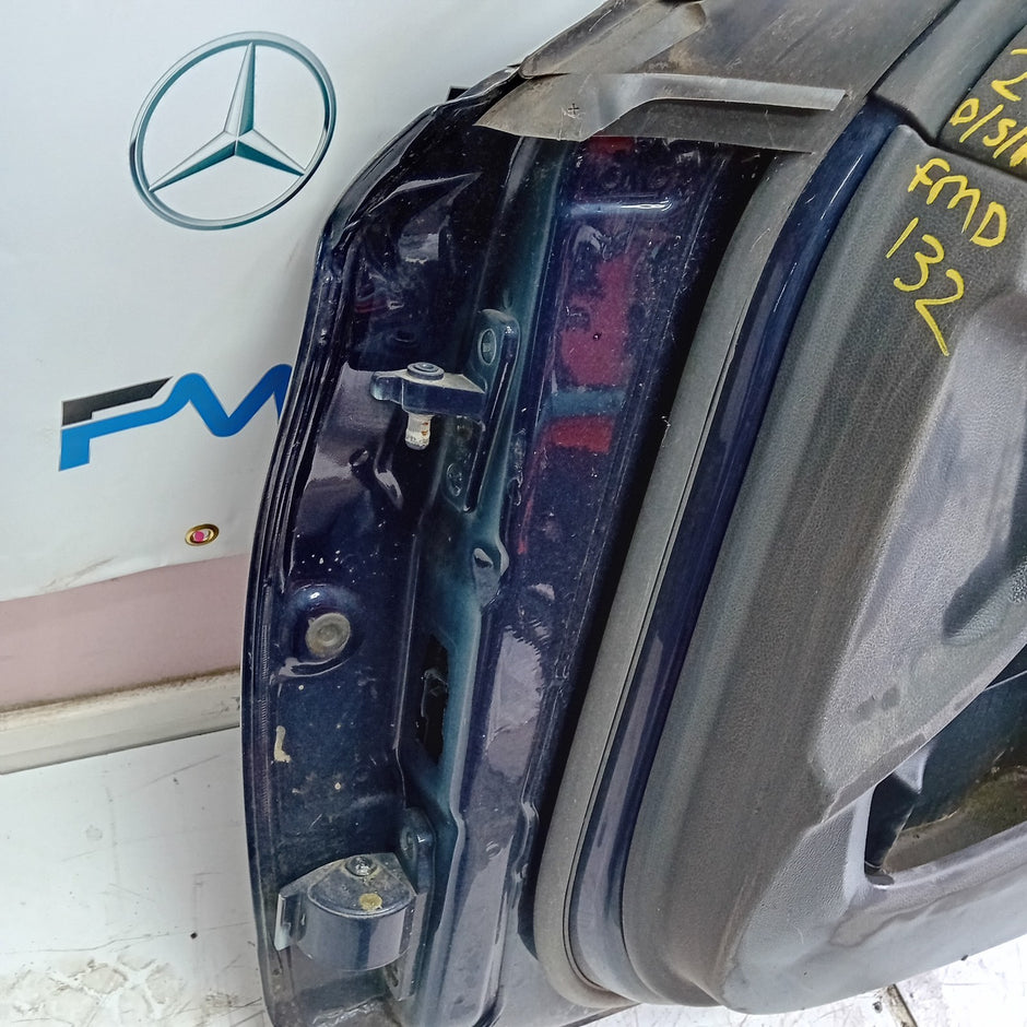 MERCEDES BENZ C-CLASS W205 DRIVER SIDE FRONT DOOR O/S/F  BLUE FMD132