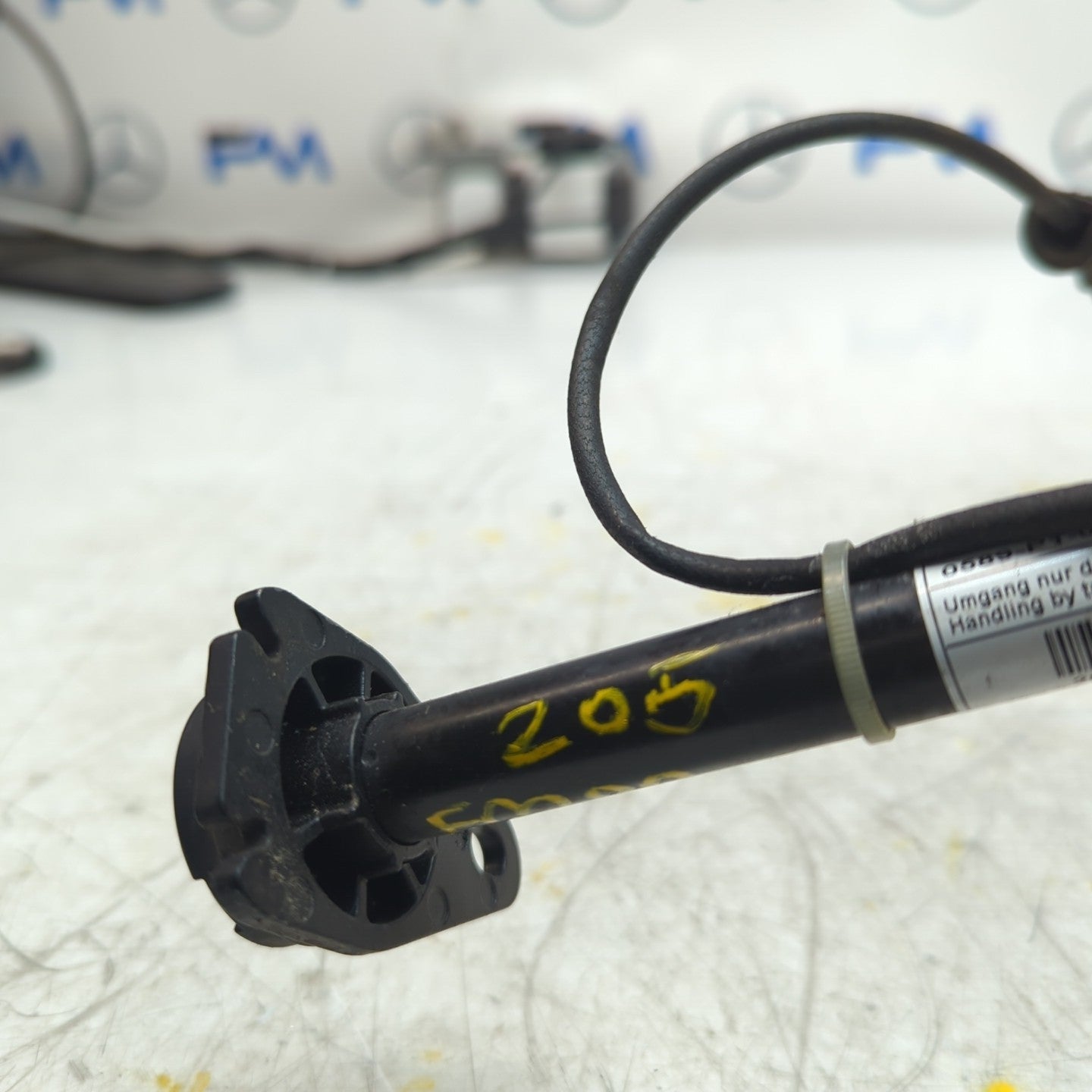 MERCEDES C CLASS W205 BONNET PEDESTRIAN ACTUATOR A2059060002 2014 FM001430
