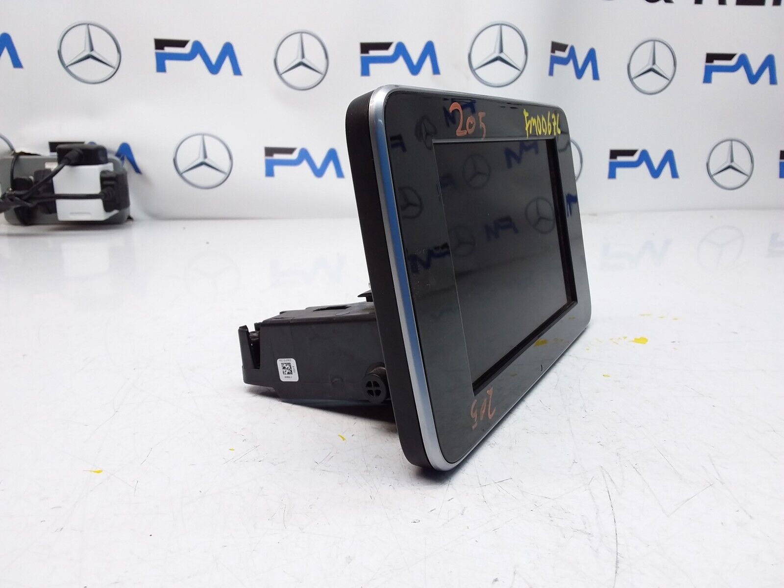 MERCEDES C-CLASS W205 2016 SAT NAV MULTIMEDIA SCREEN A2059004113 FM00676