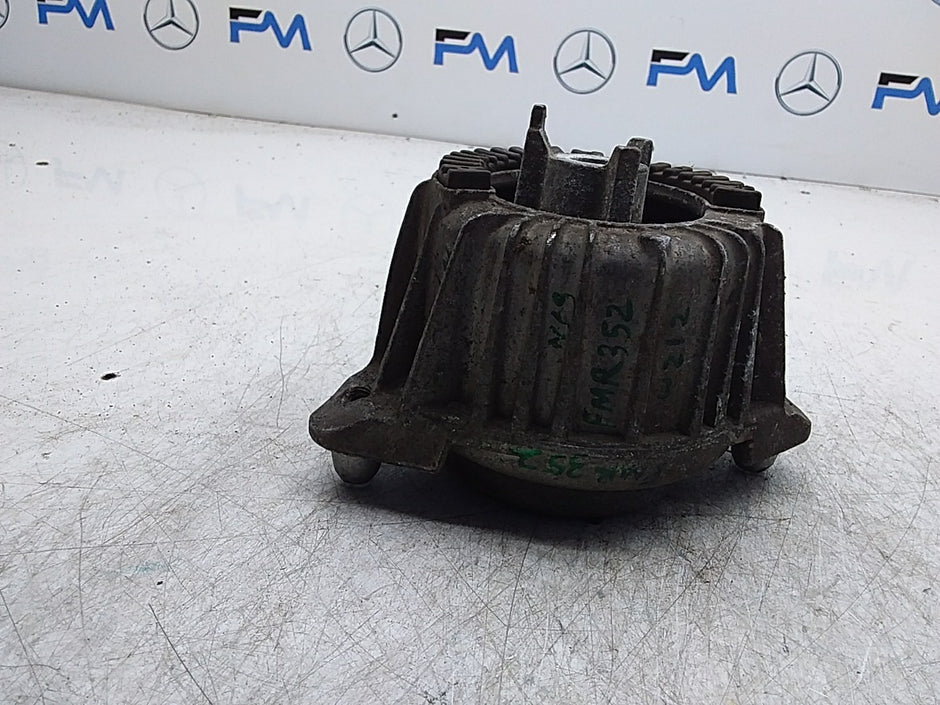 MERCEDES BENZ  E-CLASS  W212  ENGINE MOUNT LEFT NS A2122404217 FMR352