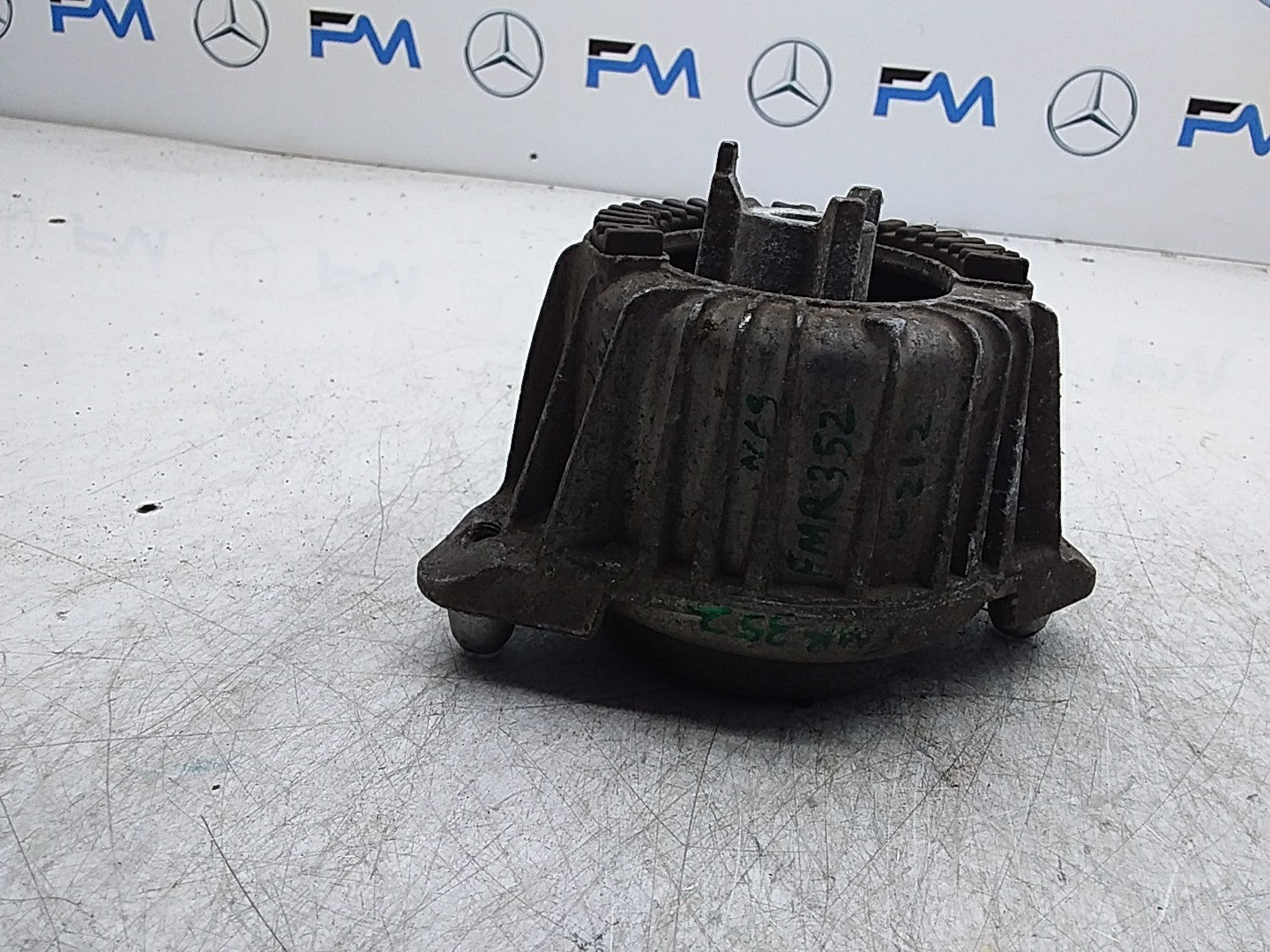 MERCEDES BENZ  E-CLASS  W212  ENGINE MOUNT LEFT NS A2122404217 FMR352