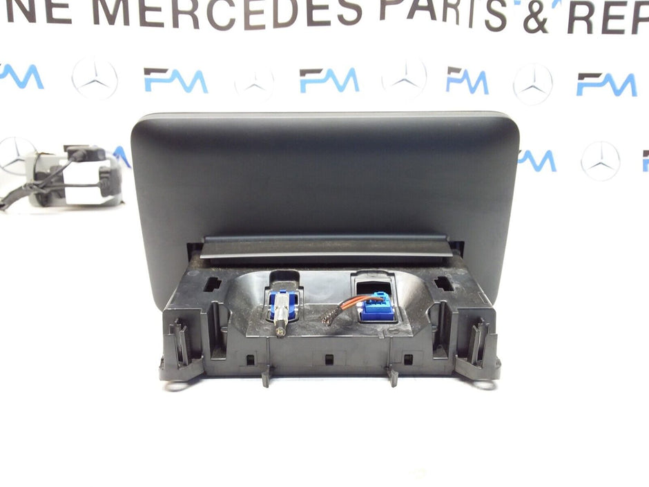 MERCEDES C-CLASS W205 2017 SAT NAV MULTIMEDIA SCREEN A2059004113 FM00678
