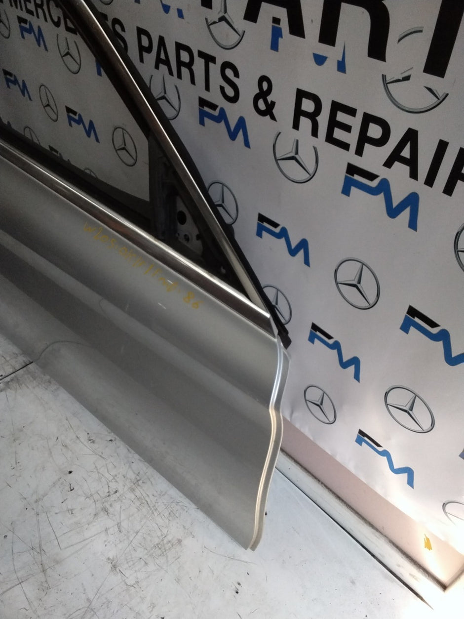 MERCEDES BENZ C-CLASS W205 DRIVER SIDE FRONT DOOR O/S/F  SILVER FMD86