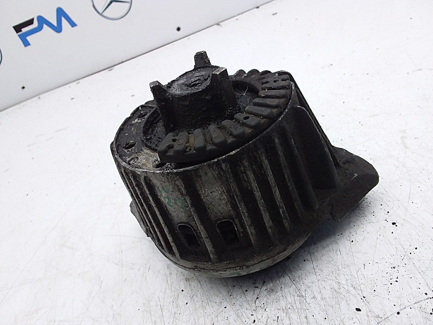 MERCEDES BENZ  E-CLASS  W212  ENGINE MOUNT LEFT NS A2122406317 FMR360