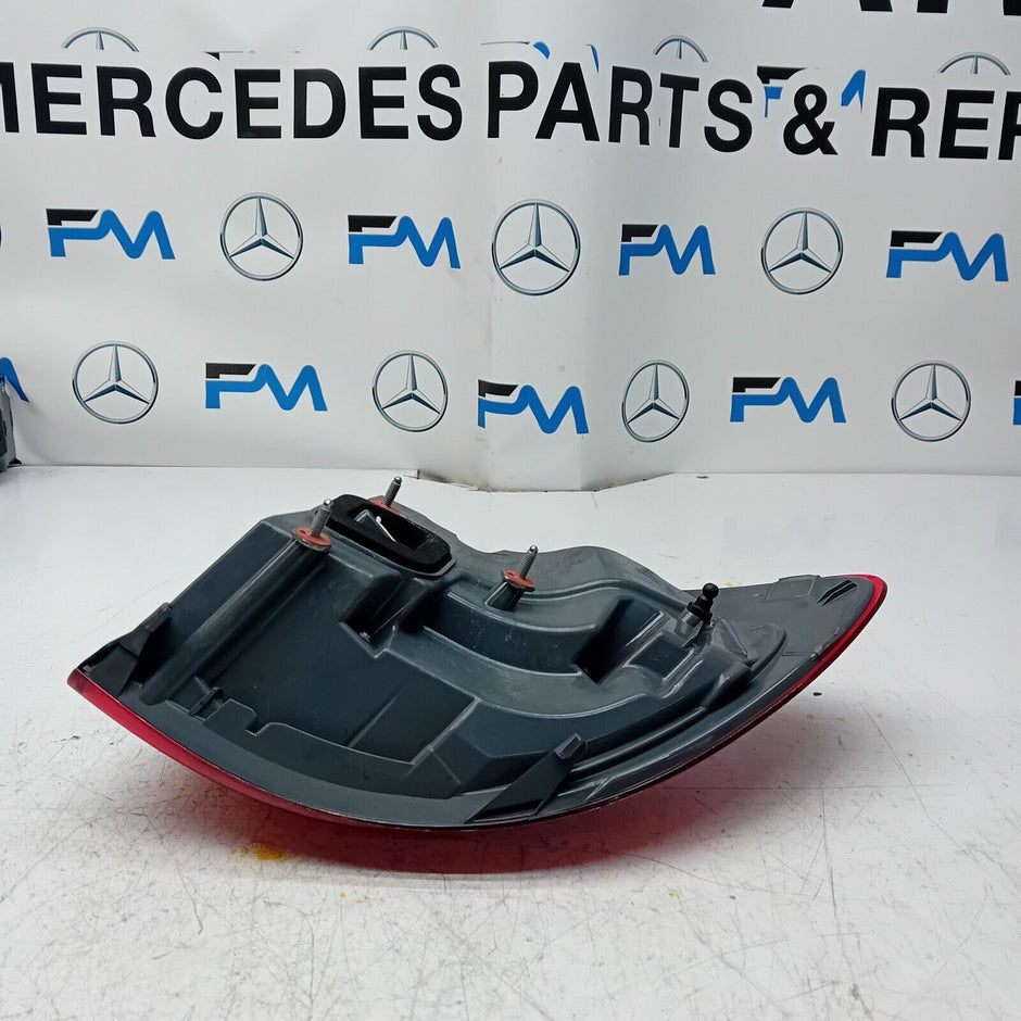 MERCEDES E-CLASS W213 2016 REAR PASSENGER N/S TAIL LIGHT A2139068700 FMT50