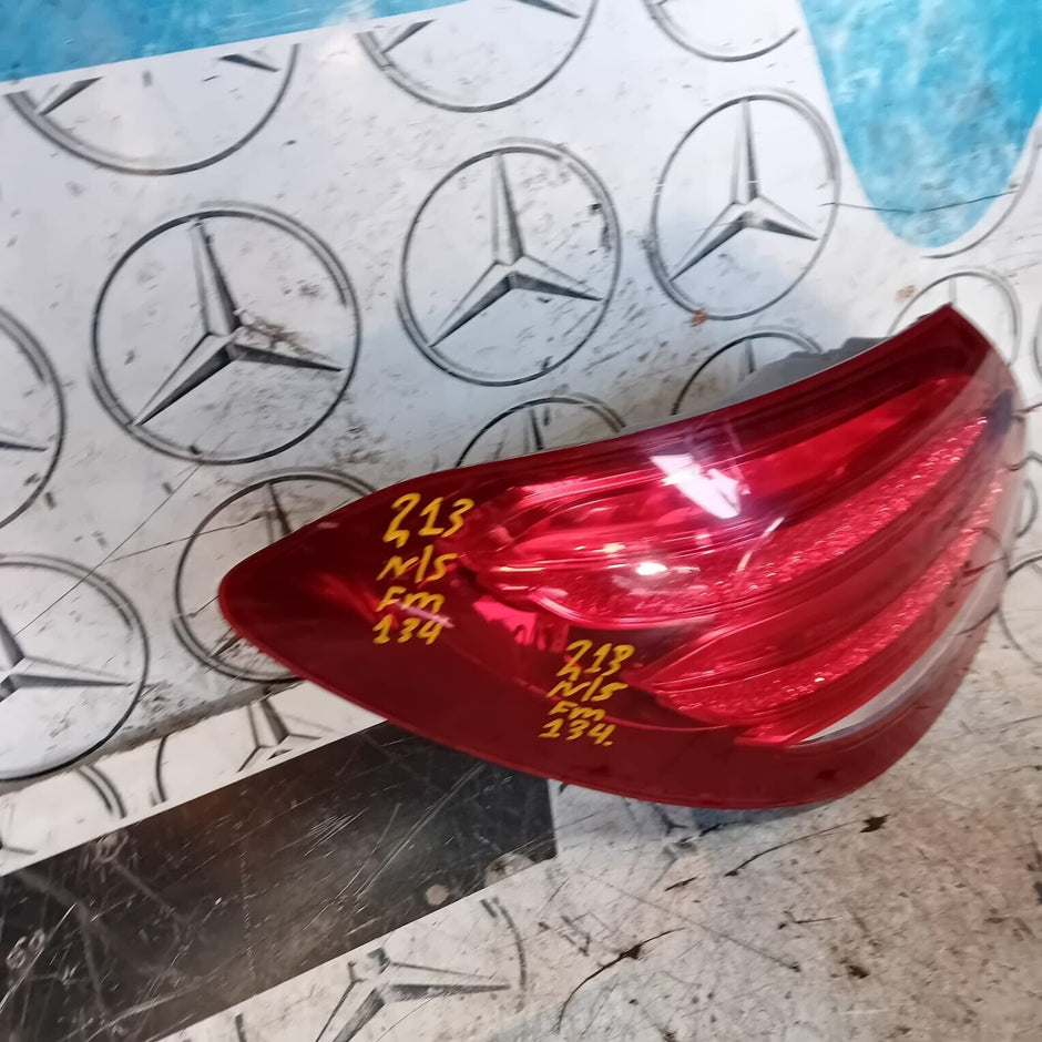 MERCEDES BENZ E-CLASS W213  PASSENGER SIDE (NEAR SIDE) REAR LIGHT
